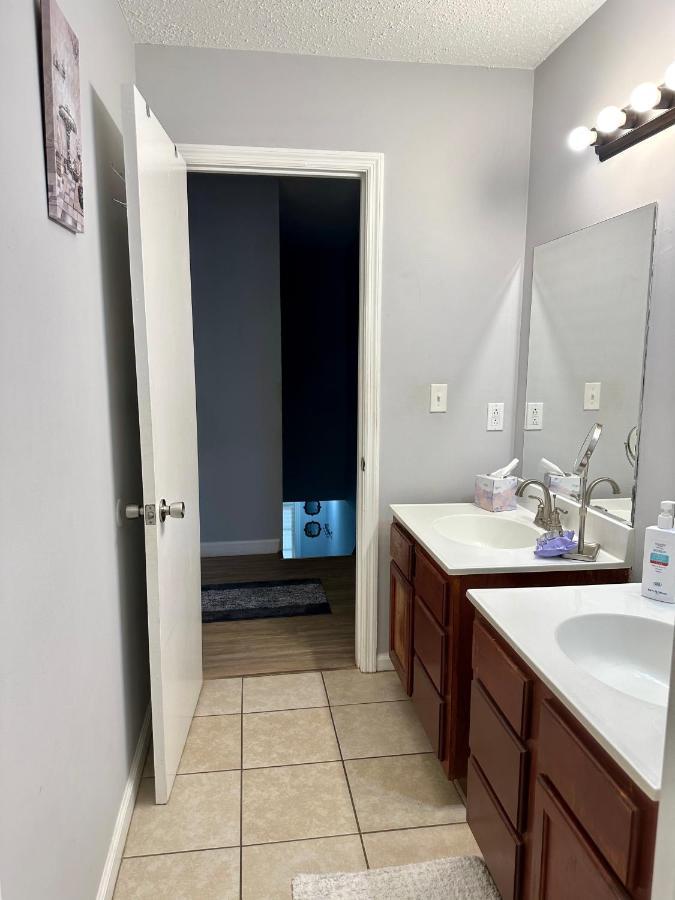 Lovely 2-Bedroom Condo W/Balcony And Free Parking Nashville Luaran gambar